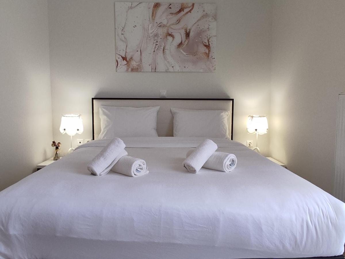 Central & Comfortable, With Acropolis View Atene Esterno foto
